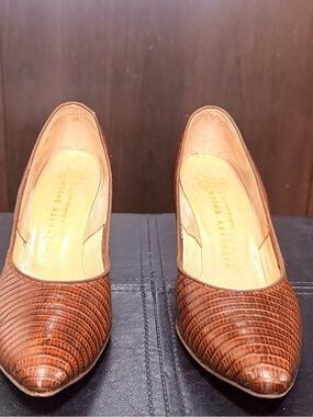 Genuine Vintage Brown Lizard-Texture Pointed Toe Pumps